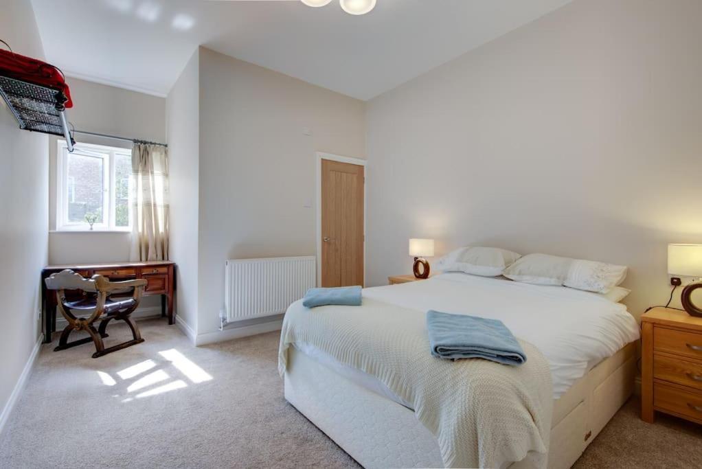The Long Hall 2 Bed Ground Floor Annexed Apartment - Sleeps 6 Chesterfield Bagian luar foto
